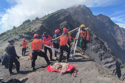 Proses evakuasi Juliana Marins
