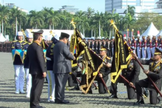 Prabowo Anugerahkan Tanda Kehormatan Nugraha Sakanti dalam HUT Bhayangkara ke-79