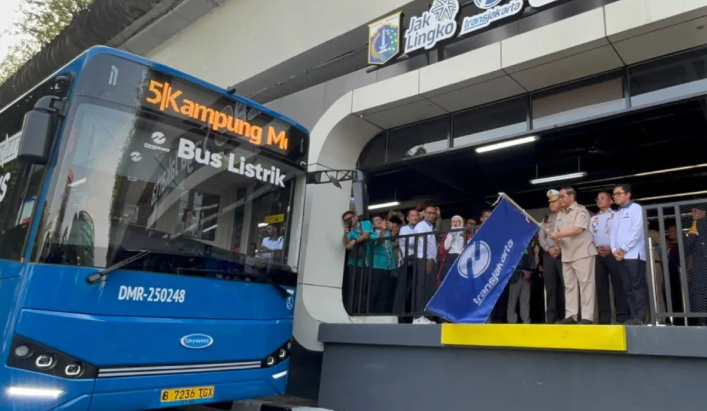 Pramono Anung resmikan halte Jaga Jakarta
