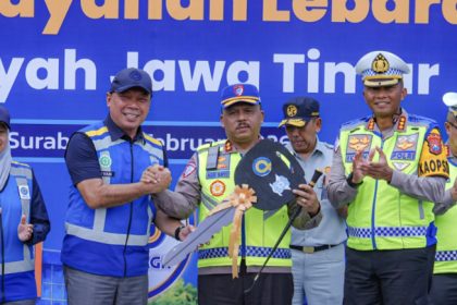 Kakorlantas Polri terima 15 kendaraan PJR dari PT Jasa Marga sebagai dukungan Operasi Ketupat 2026 demi kelancaran mudik dan keselamatan pengguna jalan.
