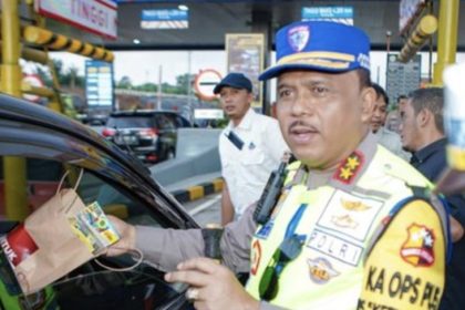 Kakorlantas Dampingi Kapolri Tinjau GT Kalikangkung