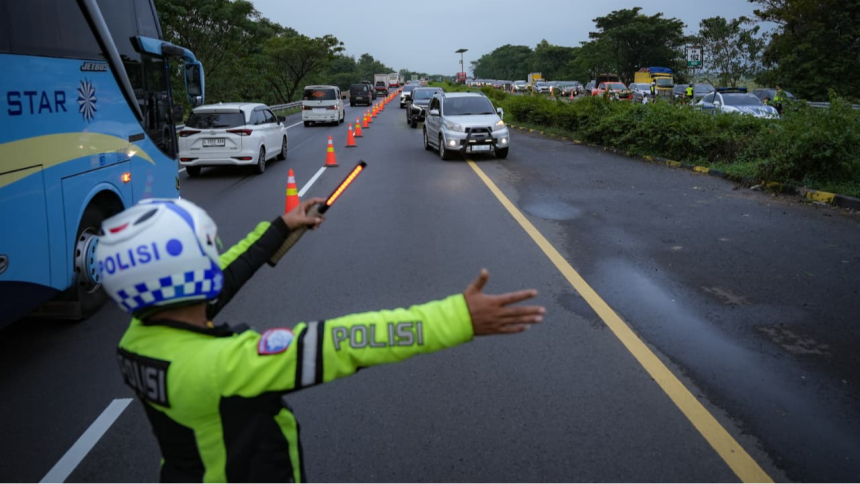 pengabdian petugas dalam Operasi Ketupat 2026