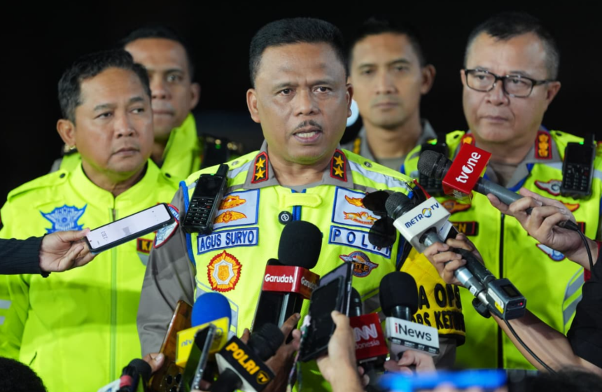 peran polisi lalu lintas dalam mengatur arus mudik